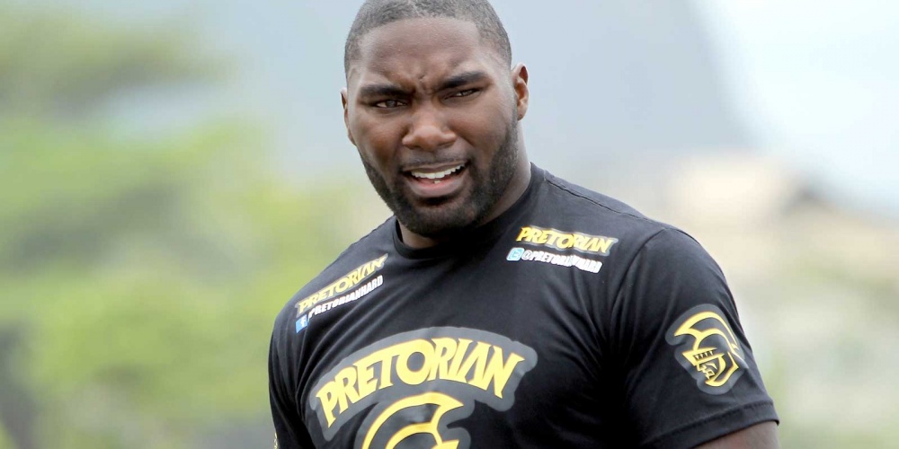 Anthony Johnson: Alistair doet mensen bewust pijn tijdens training!