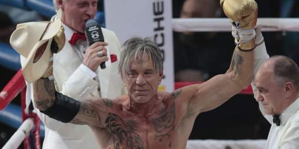 Mickey Rourke terug in boksring