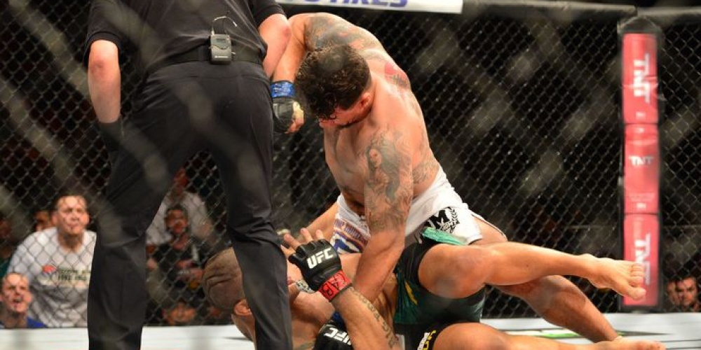 UFC Fightnight 61 resultaten: Frank Mir verpulvert Antonio Silva