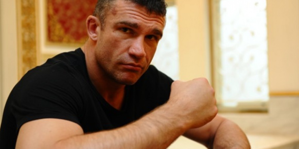 Peter Aerts vervanger van LeBanner tijdens New Year's Eve show van Rizin