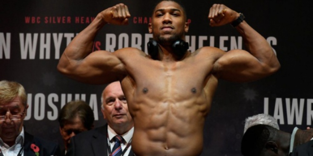 Zwaargewicht bokskampioen Anthony Joshua overweegt overstap naar MMA