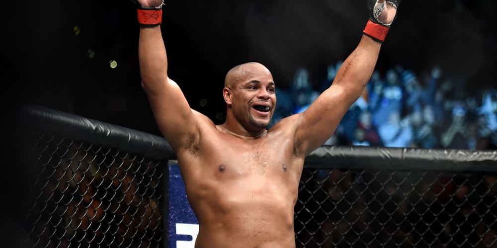 Daniel Cormier stelt pensioen uit