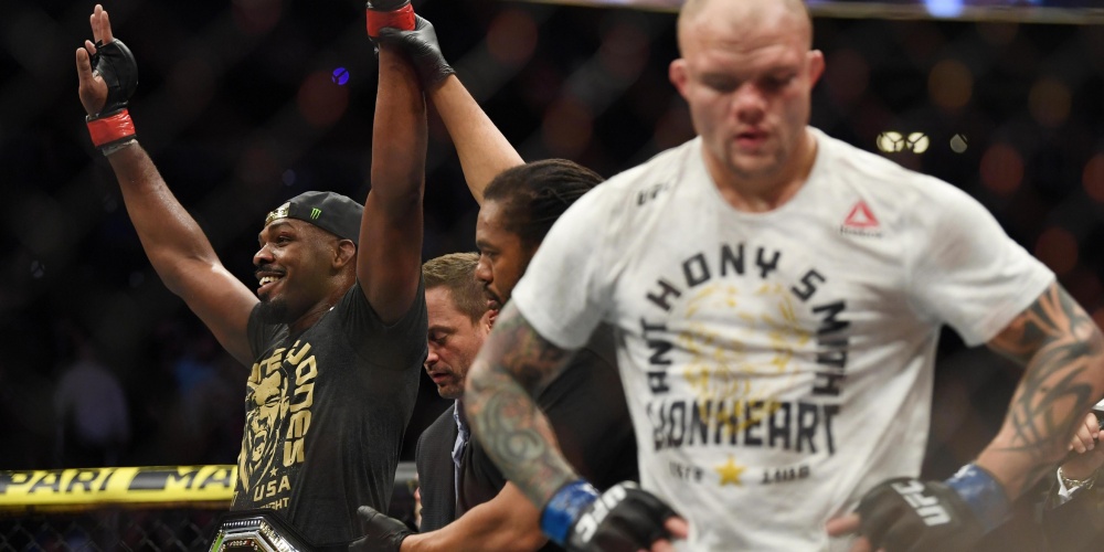 Jon Jones ontsnapt aan diskwalificatie door eervolle Anthony Smith