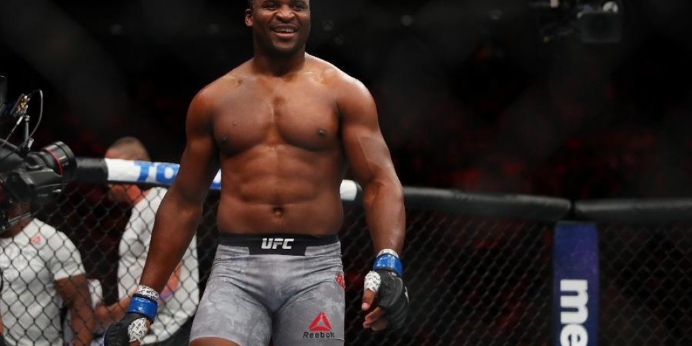 Francis Ngannou vs. Junior dos Santos tijdens International Fight Week