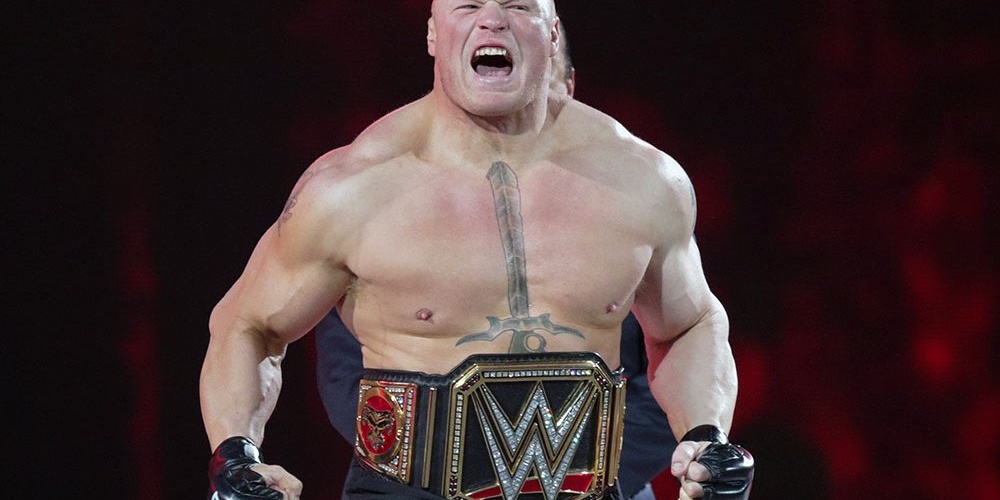 Brock Lesnar verliest WWE-titel, weg vrij voor UFC-opwachting