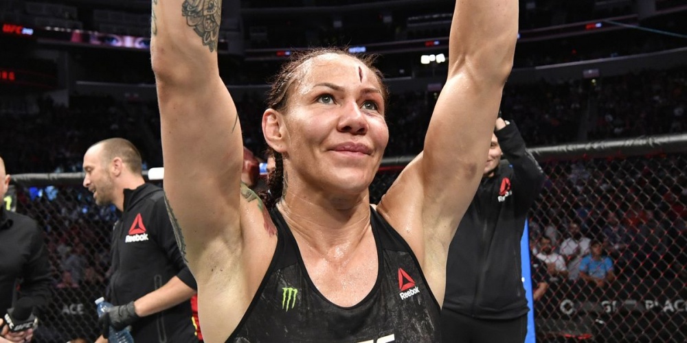 Cris Cyborg wil publiekelijk excuses van Dana White en Joe Rogan