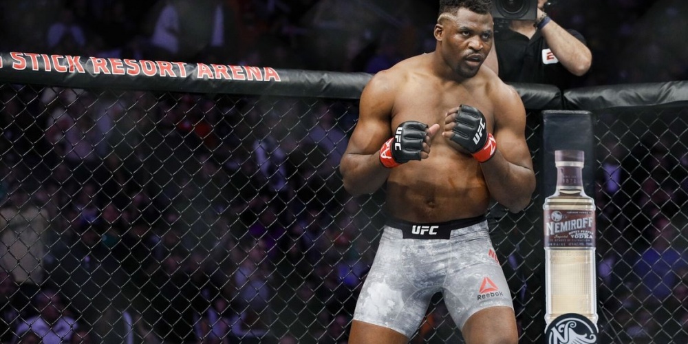 Francis Ngannou: 'Op dit moment heb ik niet veel opties, dus ja ik ben geïnteresseerd'