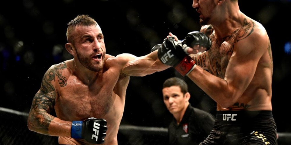 UFC 251 Free Fight: Alexander Volkanovski vs Max Holloway